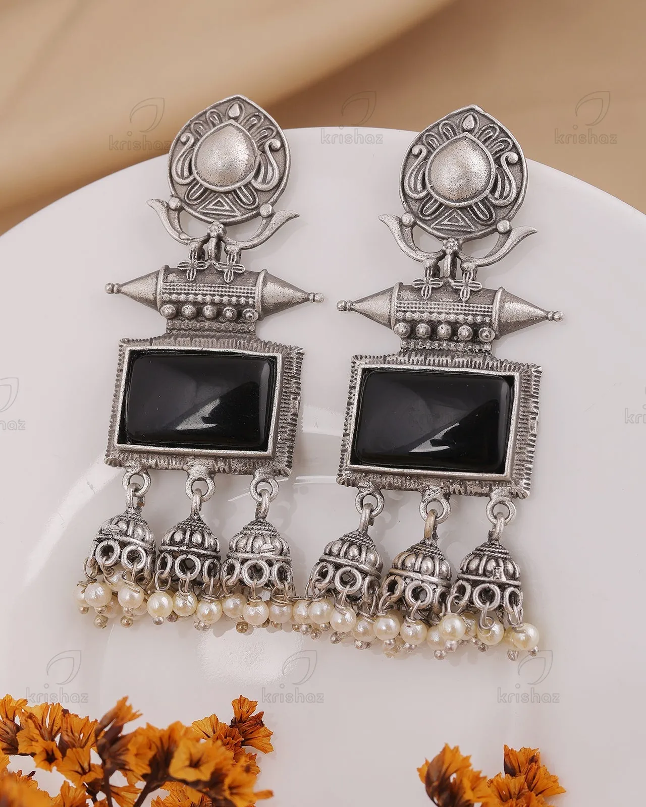 Maanya Dangler Earrings - wxo